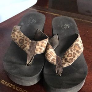 Animal print wedge flip flops 6-1/2